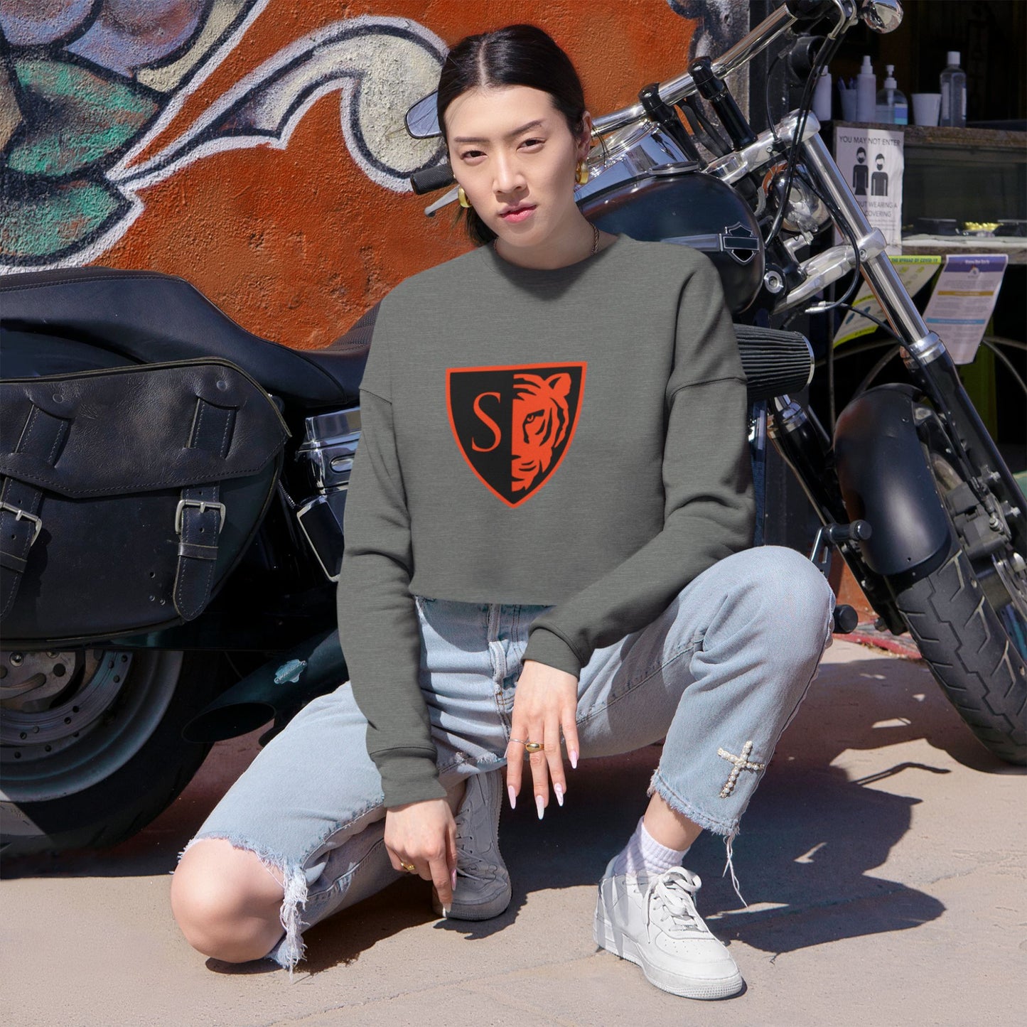 Minneapolis South Tigers Stylish Women's Cropped Sweatshirt - Trendy Athletic Wear
